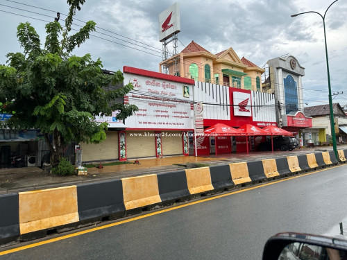 ដី ផ្ទះលក់ 3ល្វែង មុខ13.8m ជិតផ្សារ តាកែវ ជាប់ Honda Takéo មុខ