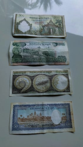 លុយរៀលខ្មែរ ជាអនុស្សាវរីតាំងលំអរ