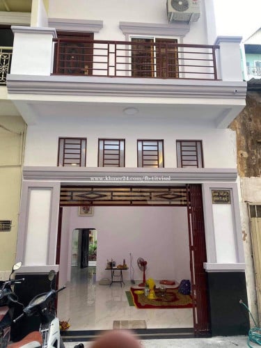 ផ្ទះ​​មុខ​ក្រោយ​ជិត​ផ្សារ​តាប៉ាង​