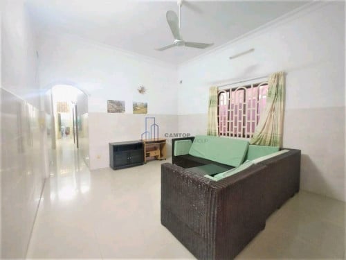 2 Bedrooms 1st floor flat for rent in Touk Kork area is available now