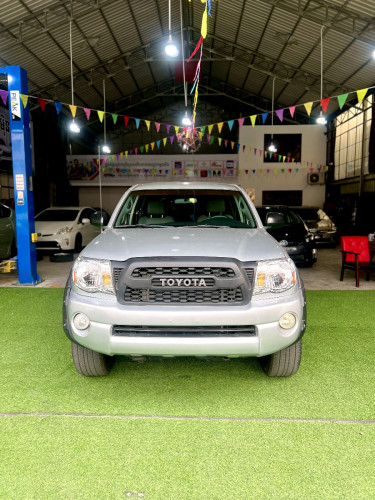 Tacoma 2006 Silver ទ្រង់ខ្លីប៉ងភ្លើង