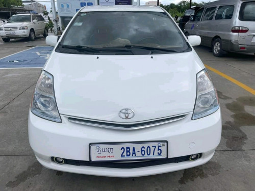 Toyota pruis 07 full option ពណ៌ស ទិញដាច់ រំលស់ក៏បាន