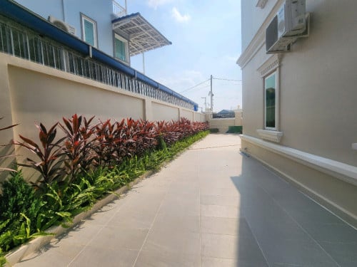 Villa available for rent near Phnom Penh Airport Area