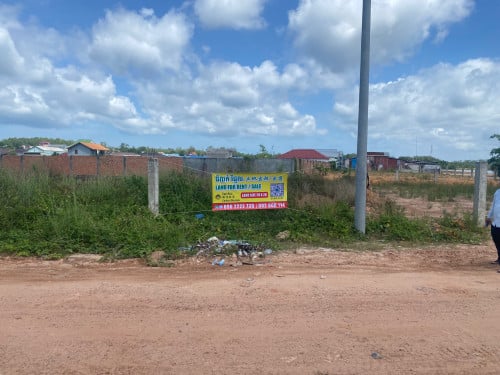 ដីកំពង់សោម29*26= 16 មឺន USD