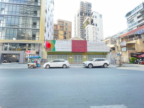 Corner Land and House for Sale Along Sothearos Boulevard Near NAGA 3