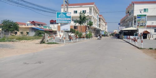 ដីទំហំ 4572m2