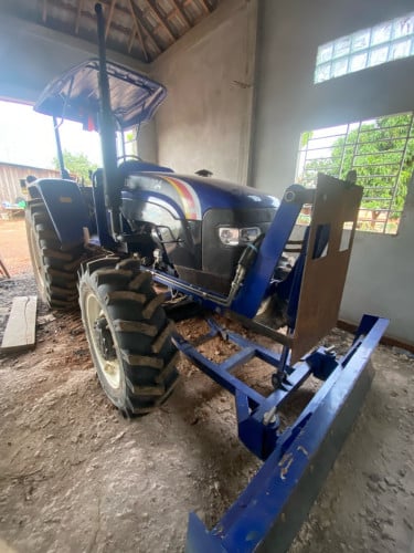 លក់បន្ទាន់ត្រាក់ទ័ម៉ាក Ford EUROTRAC 904 ស្អាតដូចថ្មី 17000 អាចចចារបាន