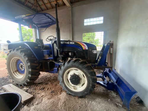 លក់បន្ទាន់ត្រាក់ទ័ម៉ាក Ford EUROTRAC 904 ស្អាតដូចថ្មី 17000 អាចចចារបាន