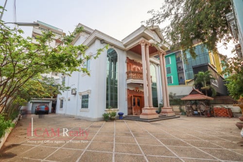 12 bedrooms villa for rent in Krong Ta Khmau – Kandal province.