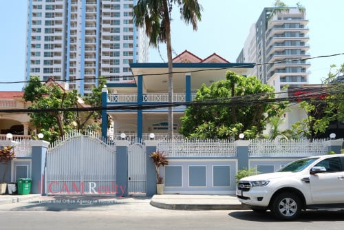 5 bedrooms villa for rent in BKK1 area – Phnom Penh