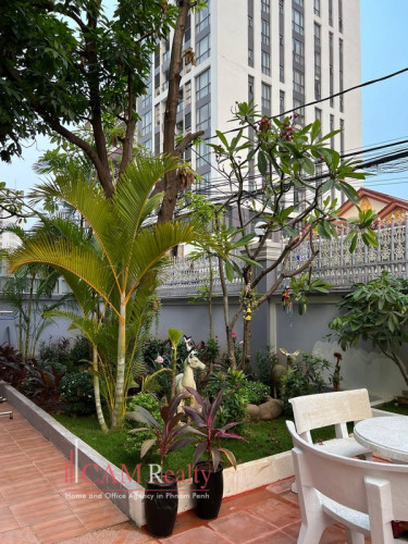 5 bedrooms villa for rent in BKK1 area – Phnom Penh
