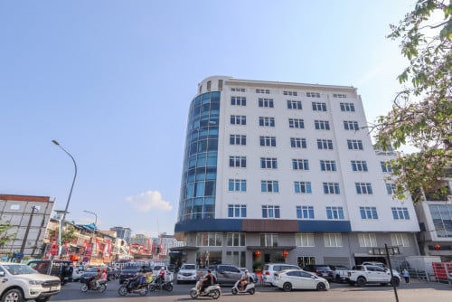 Delano Business Center is an office building located in 7 Makara (Prampir Makara) District