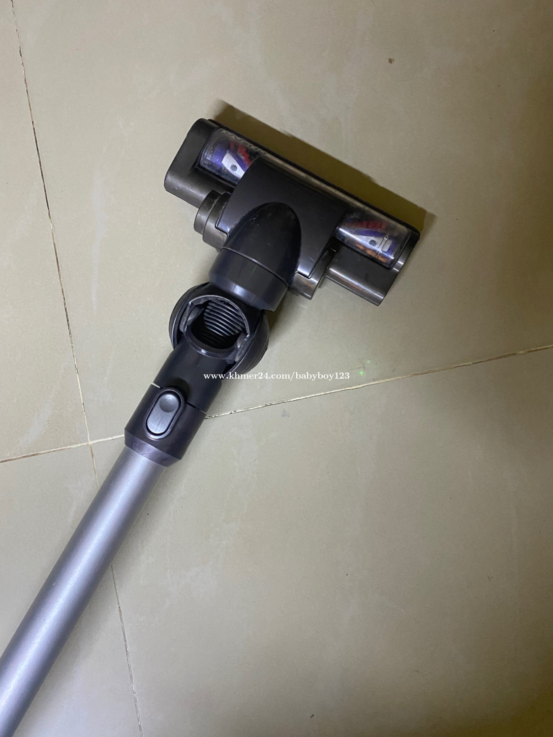 Original Dyson vacuum cleaner portable Price 50.00 in Phnom Penh