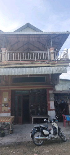 ផ្ទះលក់105000$កែង សល់ដីខាងមានបន្ទប់ជួលស្រាប់ លក់ដូររកសុីបាន ជួលបាន1ខែ300$
