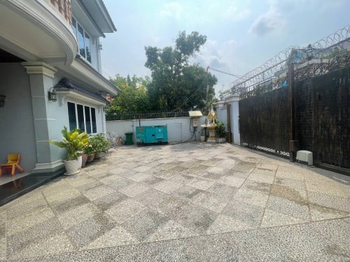វីឡាលក់បន្ទាន់នៅទួលគោក