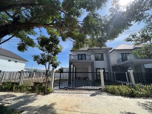 ផ្ទះវីឡាលក់ធូថ្លៃ