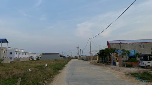 ដីលក់បន្ទាន់​ ផ្លូវ​បេតុង​ 8ម៉ែត្រ​ ទំហំ​ 5m X 33m​ ​តម្លៃ​ចរចា​