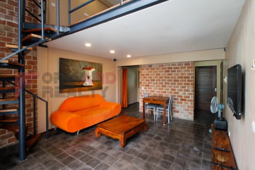 Beautiful Duplex 1 Bedroom renovated apartment available for rent in Russian Market Area