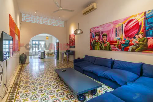 Spacious 3 Bedrooms renovated house rent in Doun Penh Area (Phsar Kandal-Riverside)