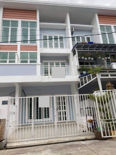 ផ្ទះ​វីឡា​ លក់បន្ទាន់​ តម្លៃ​ពិសេស​