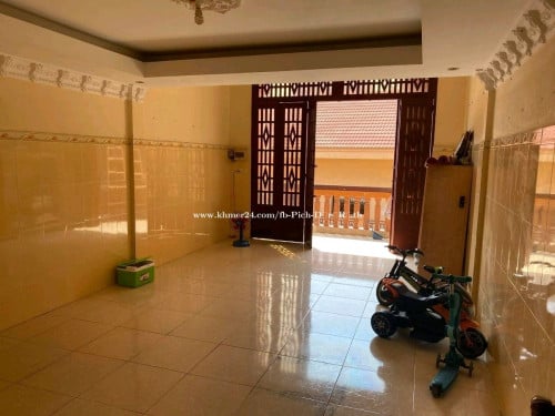 ផ្ទះជាន់ទី1 ធំទូលាយ