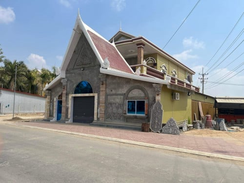 ផ្ទះលក់បន្ទាន់ 23មុឺនចចារ ទំហំផ្ទះ8mX26mក្បាលដី17mគូទដី14m(ទំហំទទឹងគូទក្រោយតូចជាងមុខ)បណ្តោយ29m