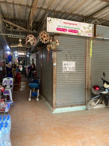 តូបលក់កាច់កែងមុខ3ផ្សាណាត់បាត់ដំបង