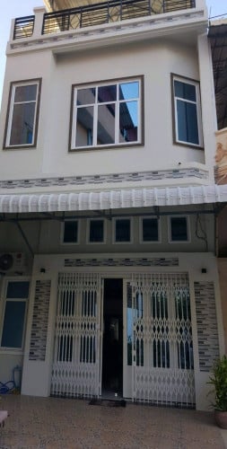 វីឡាកូនកាត់នៅជិតផ្លូវ 271