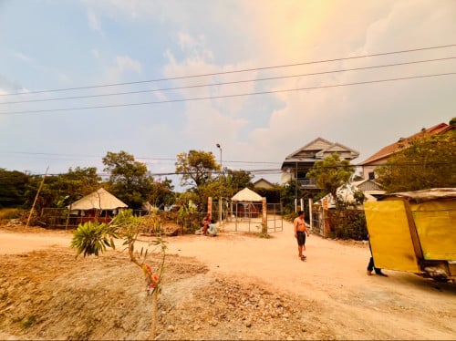 ដីលក់​នៅកំពង់ស្ពឺ ទំហំ​ 30m X 70m​ សម្រាប់អ្នកចង់​ បេីកការាស់សាំង​ Total គឺល្អខ្លាំង