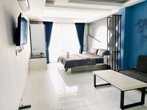 STUDIO ROOM RUSSIAN MARKET