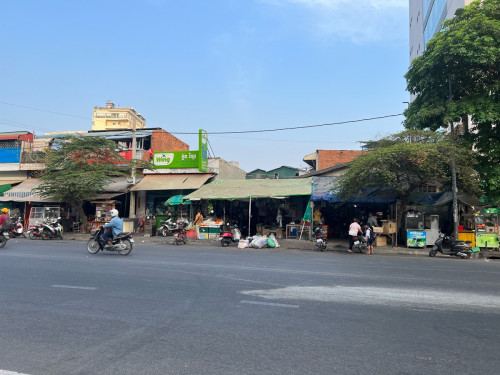 តូបផ្សារ មាន់អាំង