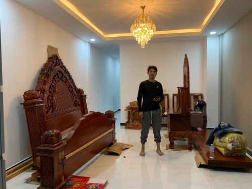 គ្រែយក្សសម្រាប់លក់ ធានារឈើចាស់ សាច់ឈើស្អាតណាស់