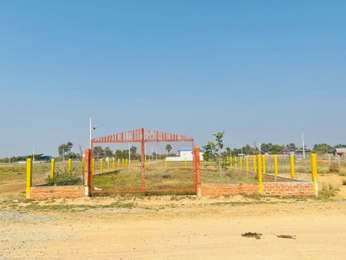 ដីទំហំ 10x20=200m2(កែងផ្លូវ12m)