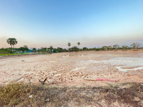 ដីលក់ តម្លៃល្អ ជិតរង្វង់មូលកួរស្រូវ និង ផ្លូវក្រវ៉ាត់ក្រុង៣