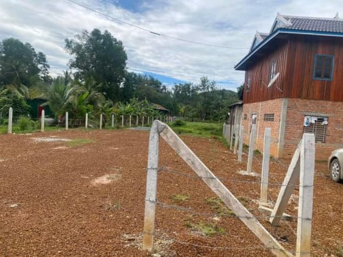 ដីលក់បន្ទាន់នៅជាប់ផ្លូវជាតិលេខ៣