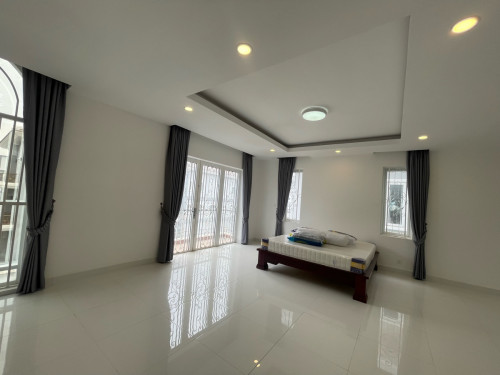 វីឡាភ្លោះមួយគូសម្រាប់ជួលនៅបុរីវិមានភ្នំពេញ