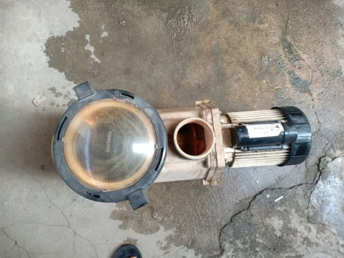 ម៉ូទ័រអាងទឹក (swimming pool)