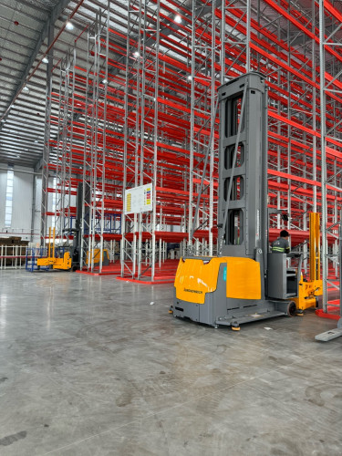 Racking VNA shelves ធ្នើរដាក់ឥវ៉ាន់