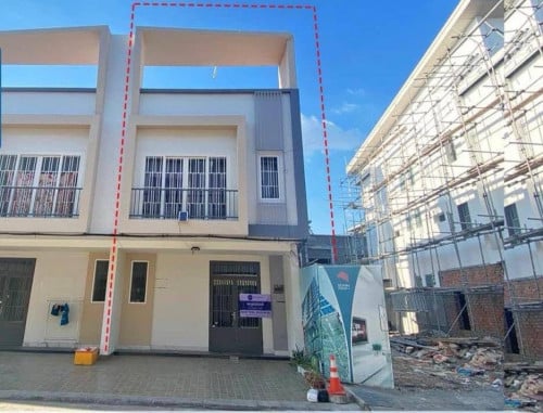 ផ្ទះលក់បន្ទាន់ បុរីនិរោធជ័យ ម្ចាស់ផ្ទះផ្ទាល់ ផ្ទះនៅកែងផ្លូវ  តម្លៃក្រោមទីផ្សារ 11XXXX $ ( ចរចា )