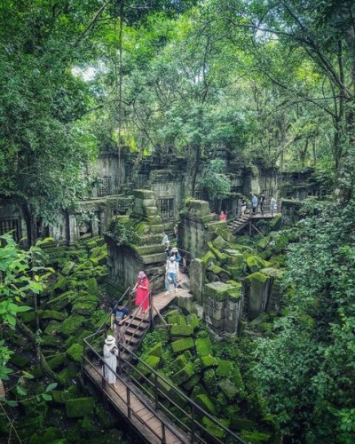 KAMPOGN KHLEANG AND BENG MEALEA TEMPLE