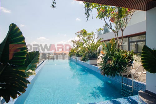 2 Bedrooms apartment with swimming pool and gym available for rent in Boeng Trobek Area