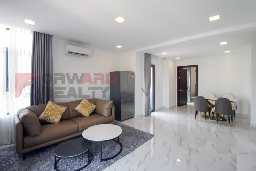 2 Bedrooms apartment with swimming pool and gym available for rent in Boeng Trobek Area