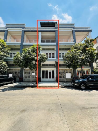 ផ្ទះលក់ក្រោមតម្លៃទីផ្សារក្បែរ Aeon II