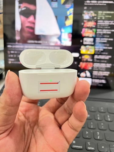 លក់ប្រអប់កាស AirPods Pro 1st រាងស្ទើរតិចតែតាន់