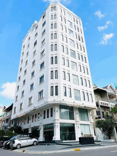 Hotel for Sale Urgent on Corner Street in Bkk3 Area
