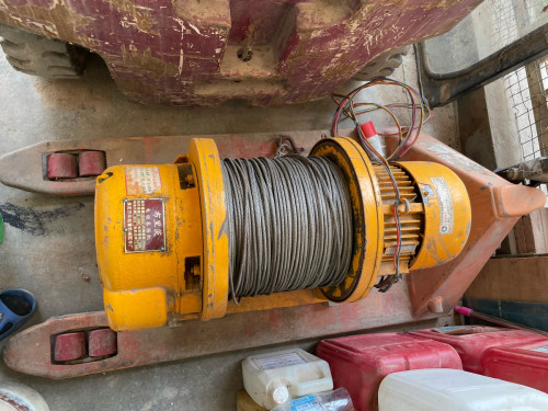 2000kg hoist motor (380v 3 phase)and Toyota forklift