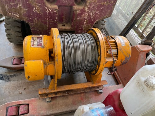 2000kg hoist motor (380v 3 phase)and Toyota forklift