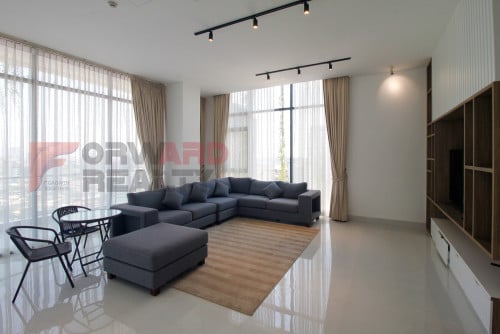 Penthouse 4 Bedrooms Service Apartment with swimming pool and gym available for rent in BKK1.