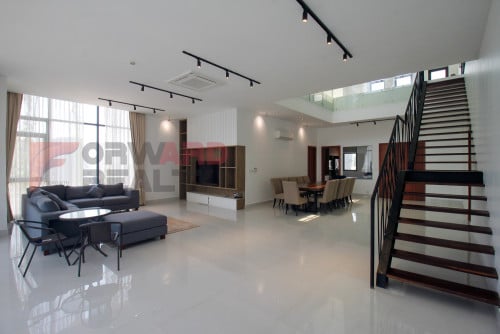 Penthouse 4 Bedrooms Service Apartment with swimming pool and gym available for rent in BKK1.