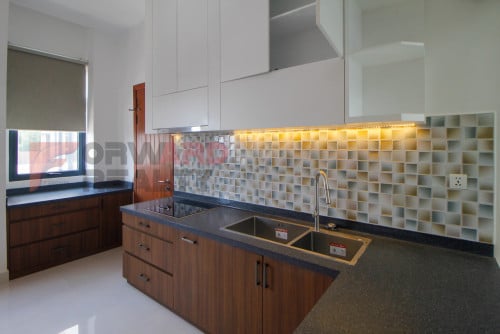 Penthouse 4 Bedrooms Service Apartment with swimming pool and gym available for rent in BKK1.
